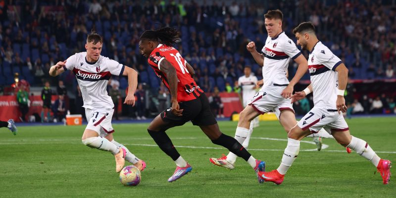 Bologna vs AC Milan đang thi đấu trái ngược tại Serie A